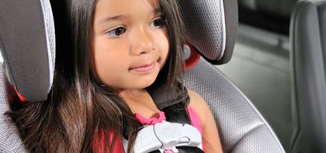 forward facing car seat little girl