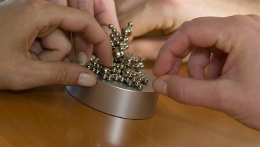 magnetic chain toy