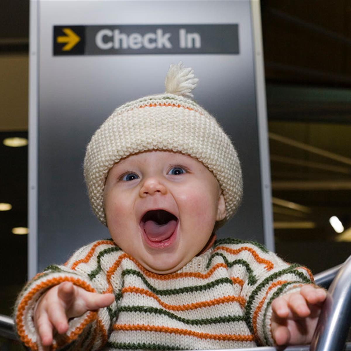 Guía completa para viajar con bebé en avión - Viajandodo